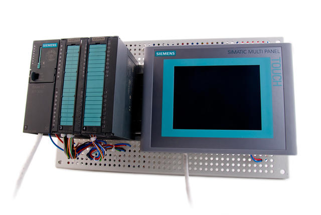 Siemens S7-300 kontroller koos HMI paneeliga